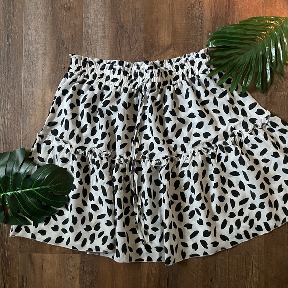 Dresses & Skirts - Dalmatian Print Flowy High Waisted Skirt🤍